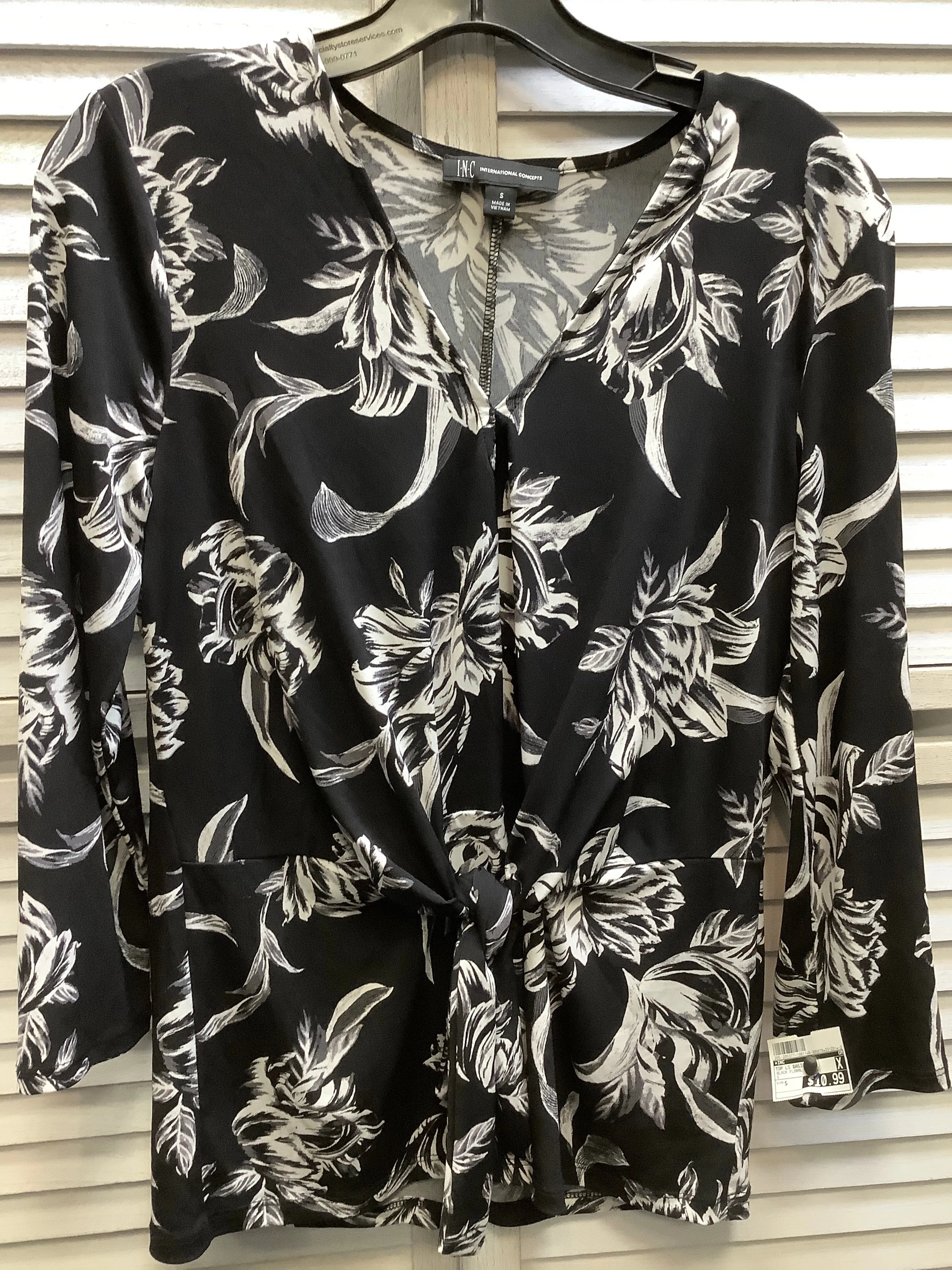 Black Floral Top Long Sleeve Basic Inc, Size S