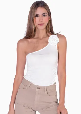 Blusa de un solo hombro con aplique de flor - NELSY