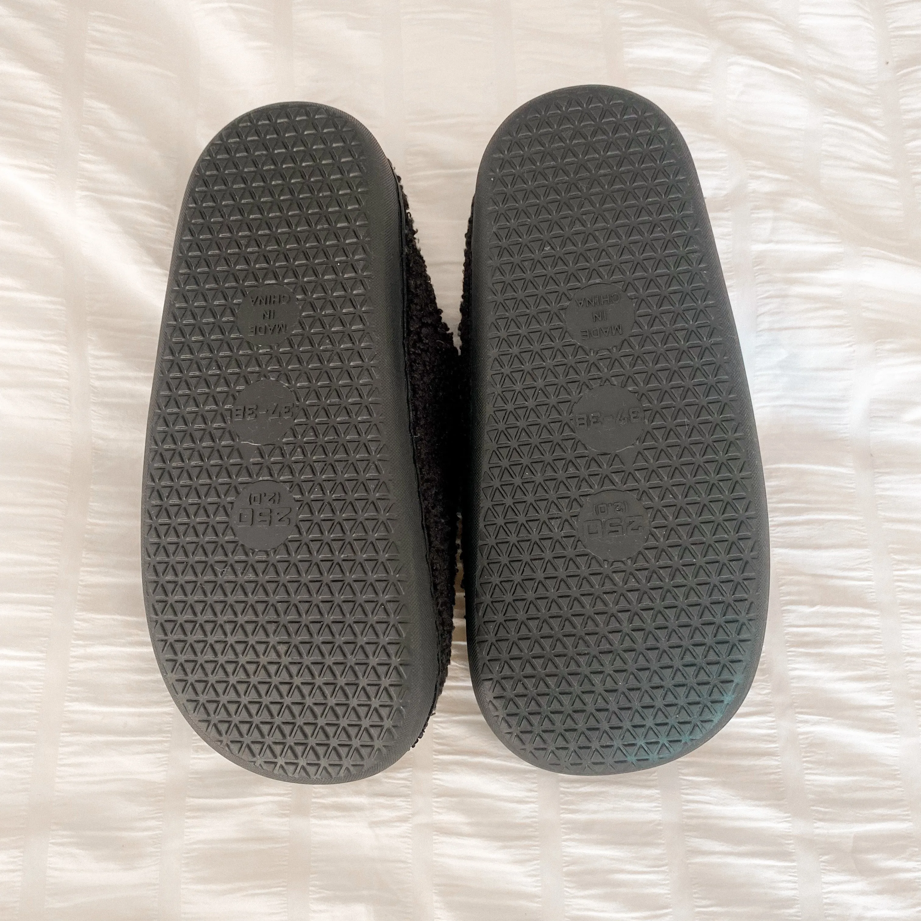 Happy Slippers - Black